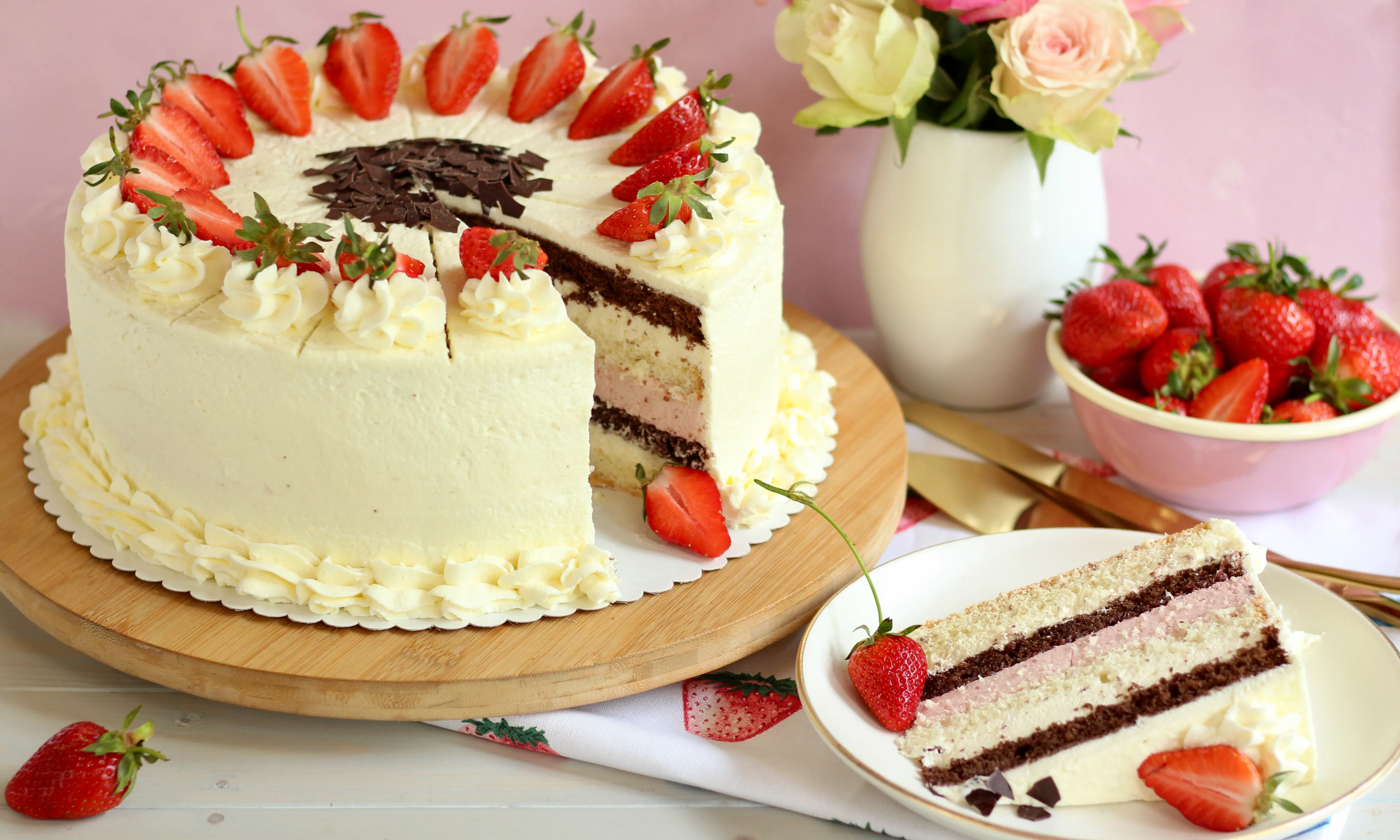 Traumhaft leckere Fürst-Pückler-Torte mit Schoko, Erdbeer und Vanille! Rezept und Video von Sugarprincess