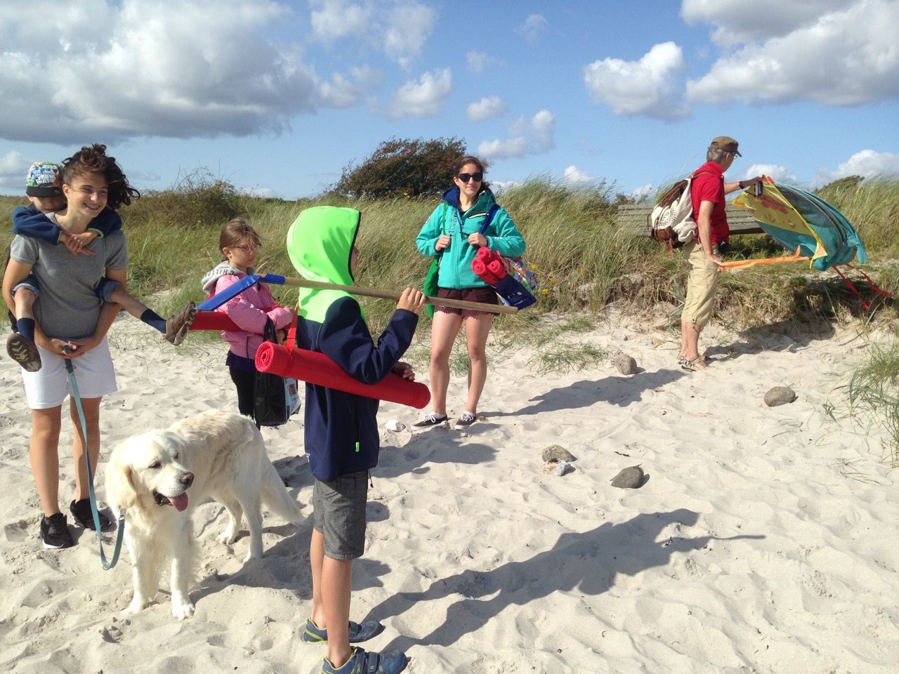 Meine Kinder, der Ritter und unser Hund Tamino auf Kegnaes, Dänemark Meine Kinder, der Ritter und unser Hund Tamino auf Kegnaes, Dänemark