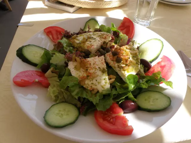 Choriatiki Salata, Santorin