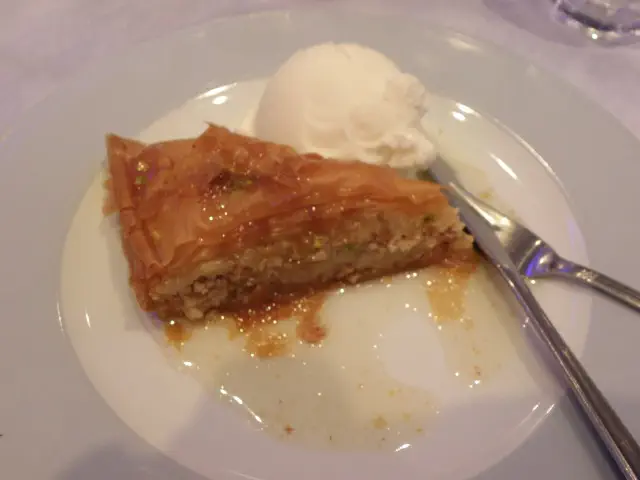 Baklava bei Mama Thira, Firostefani, Santorin