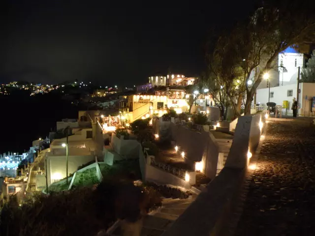 Firostefani bei Nacht, Santorin