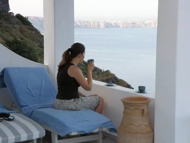 Agali Houses, Firostefani, Santorin: Terrasse mit Ausblick auf die Caldera