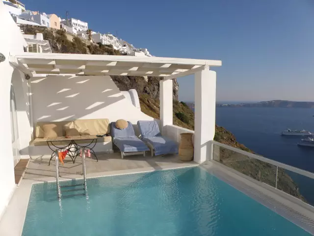 Agali Houses, Firostefani, Santorin: Terrasse mit Ausblick auf die Caldera und Pool
