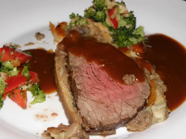 Filet Wellington vom Rind an Madeirasauce