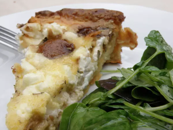 Tarte mit karamellisiertem Knoblauch und Ziegenkäse: Yushka kocht Yotam ...