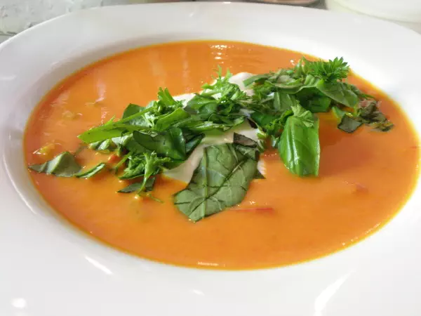 Kalte rote Paprikasuppe  mit Sauerrahm – Cold red pepper soup with sour cream: Yushka kocht Yotam XI