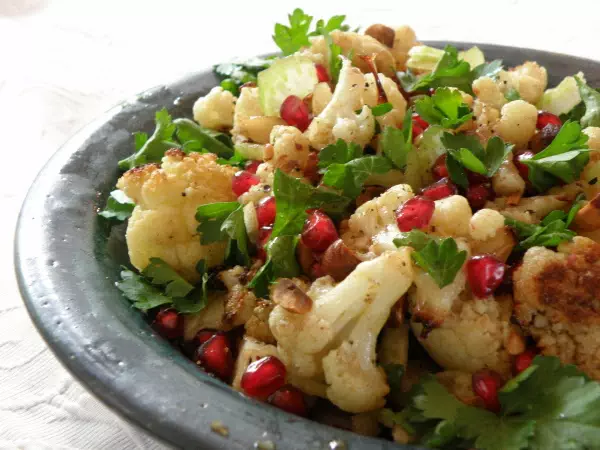 Blumenkohl-Granatapfel-Salat und Hähnchen Soffrito: Yushka kocht nach Yotam Ottolenghi