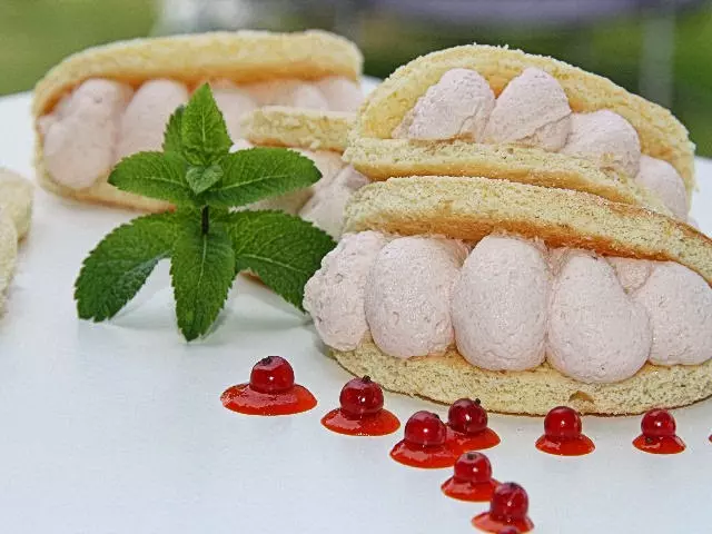 Übern Tellerrand: Biskuit-Omelettes mit Erdbeercreme von rwarna’s Blog – we love handmade