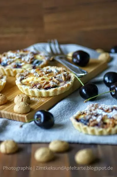 Übern Tellerrand: Amarettini-Kirsch-Tartelettes von Zimtkeks und Apfeltarte