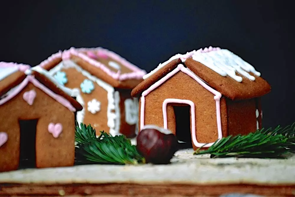 Christmas Cookie Club: 23. Türchen – Mini-Lebkuchenhäuschen von Saras Cupcakery