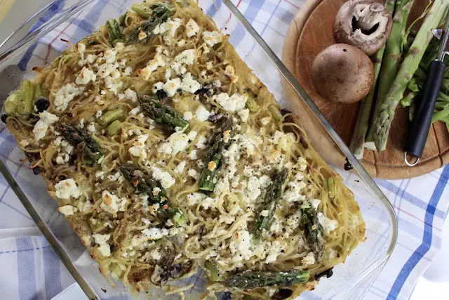 Pasta mit grünem Spargel, Champignons und Schafskäse plus Menüplan für diese Woche | Sieben Rezepte im April