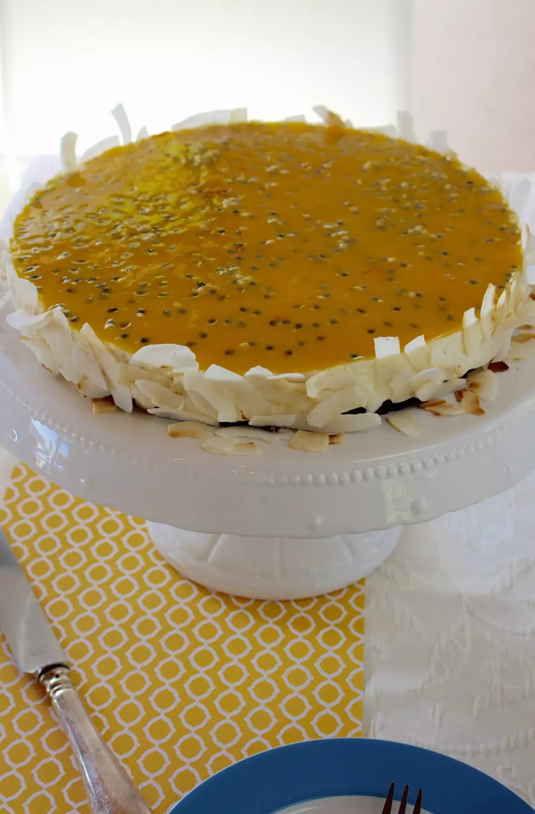 Rezept für einfachen, super leckeren Cheesecake mit Kokos und Passionsfrucht – Torte ohne Backen mit Video