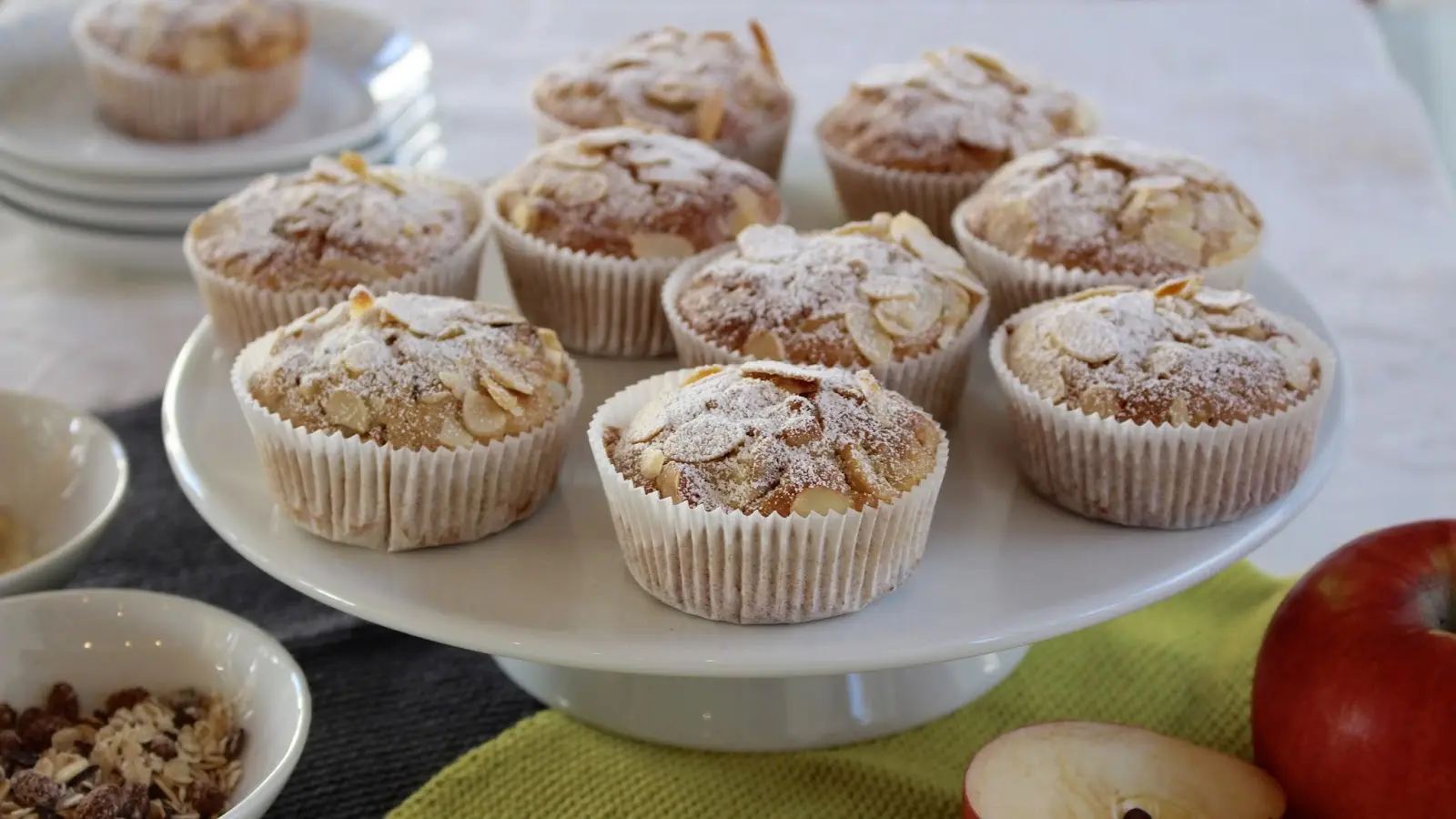 Rezept für leckere, einfache Apfel Schokoladen Müsli Muffins – saftig und knusprig zugleich – mit Video