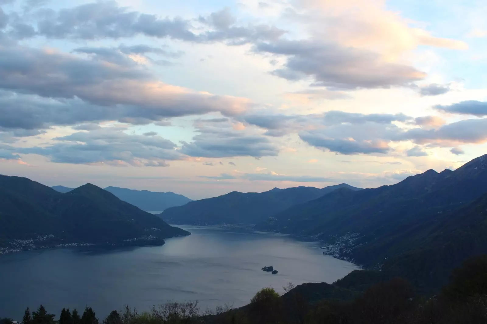 Ausblick vom Monte Brè - Via Miranda - auf den Lago Maggiore, Tessin