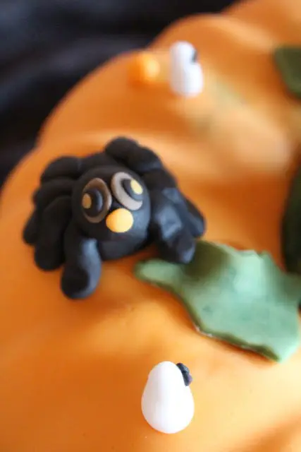 Halloween Spinne aus Fondant