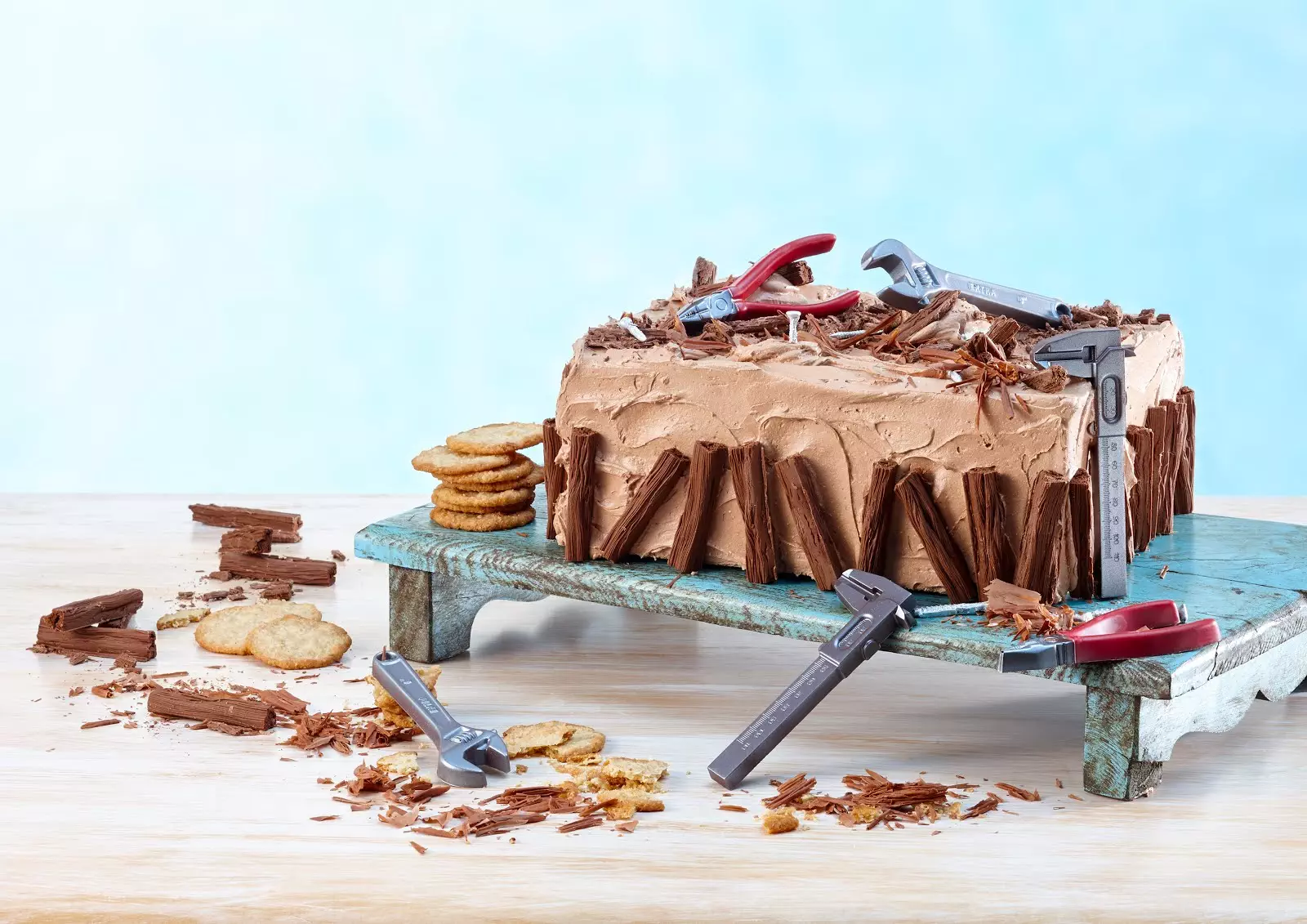 Männer-Torte mit Werkzeug ganz aus Schokolade von arko