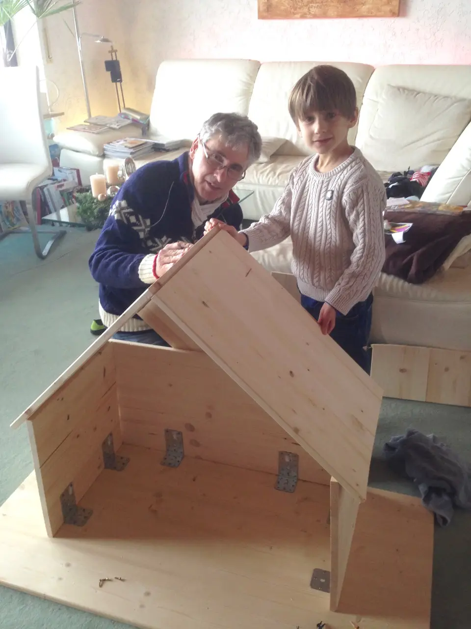 Krippe selber bauen - Stall von Bethlehem für den Garten - DIY
