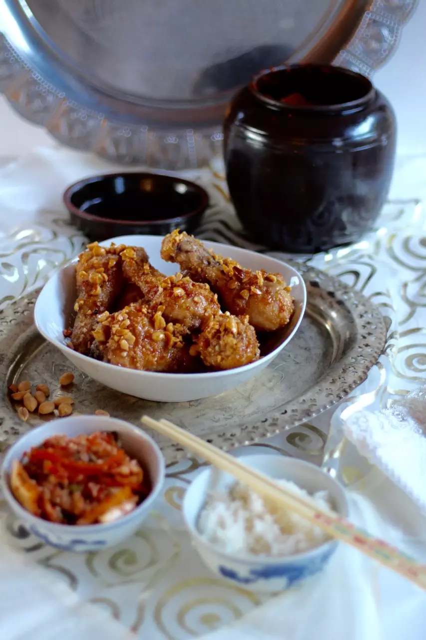 Knuspriges frittiertes Huhn mit Kimchi und Reis nach Maangchi
