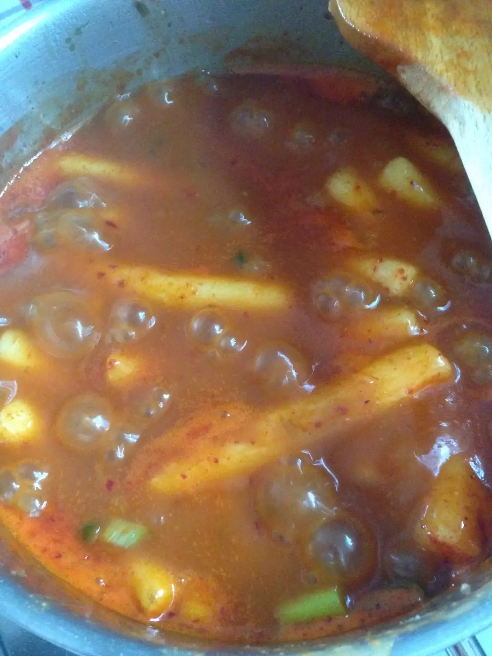 Tteokbokki - scharfe Reiskuchen Suppe