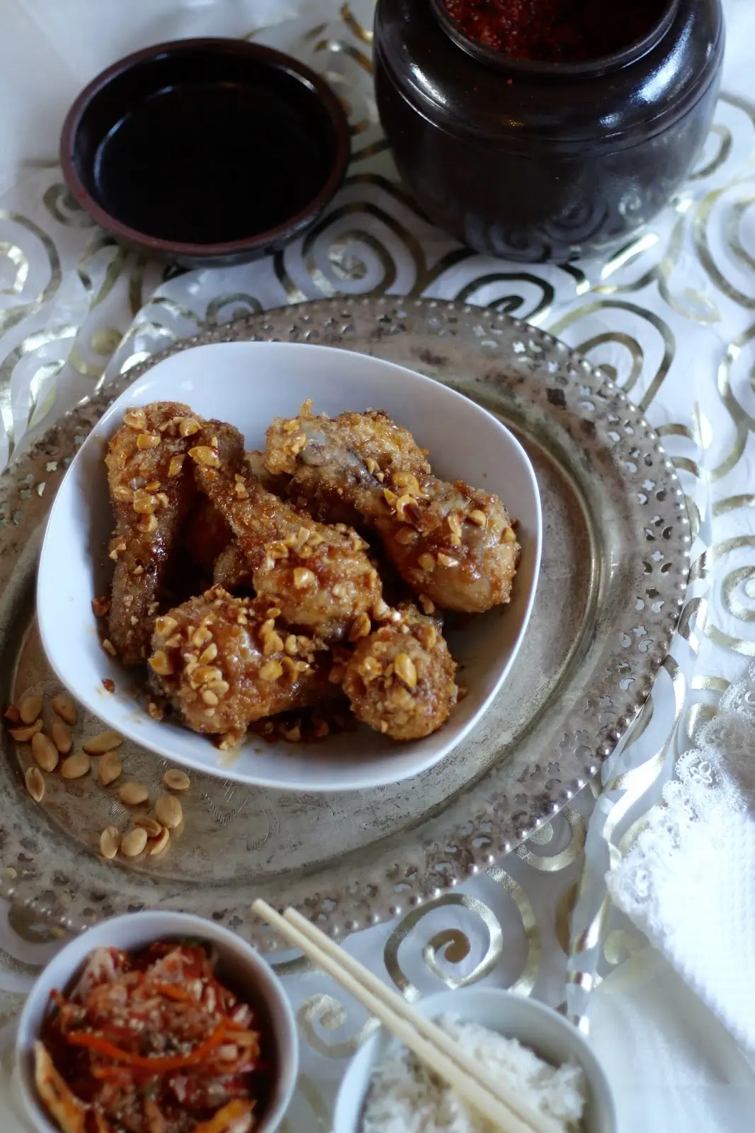 Knusprige frittierte Hähnchenschenkel  - Koreanisches Dakgangjeong nach Maangchi