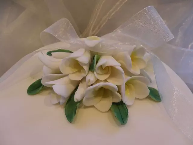 Frangipani- Blüten aus Zucker - Cake Topper