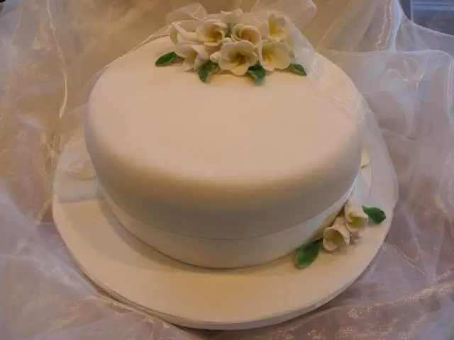 Hochzeitstorte mit Frangipani