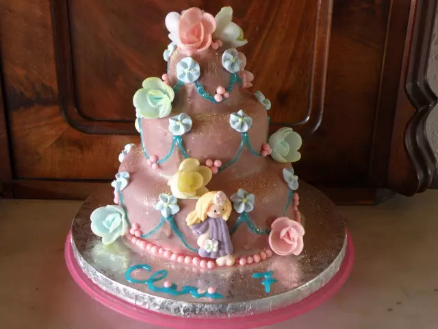 Dreistöckige Mini-Torte mit Fertigdeko für gestresste Schwangere... ;)