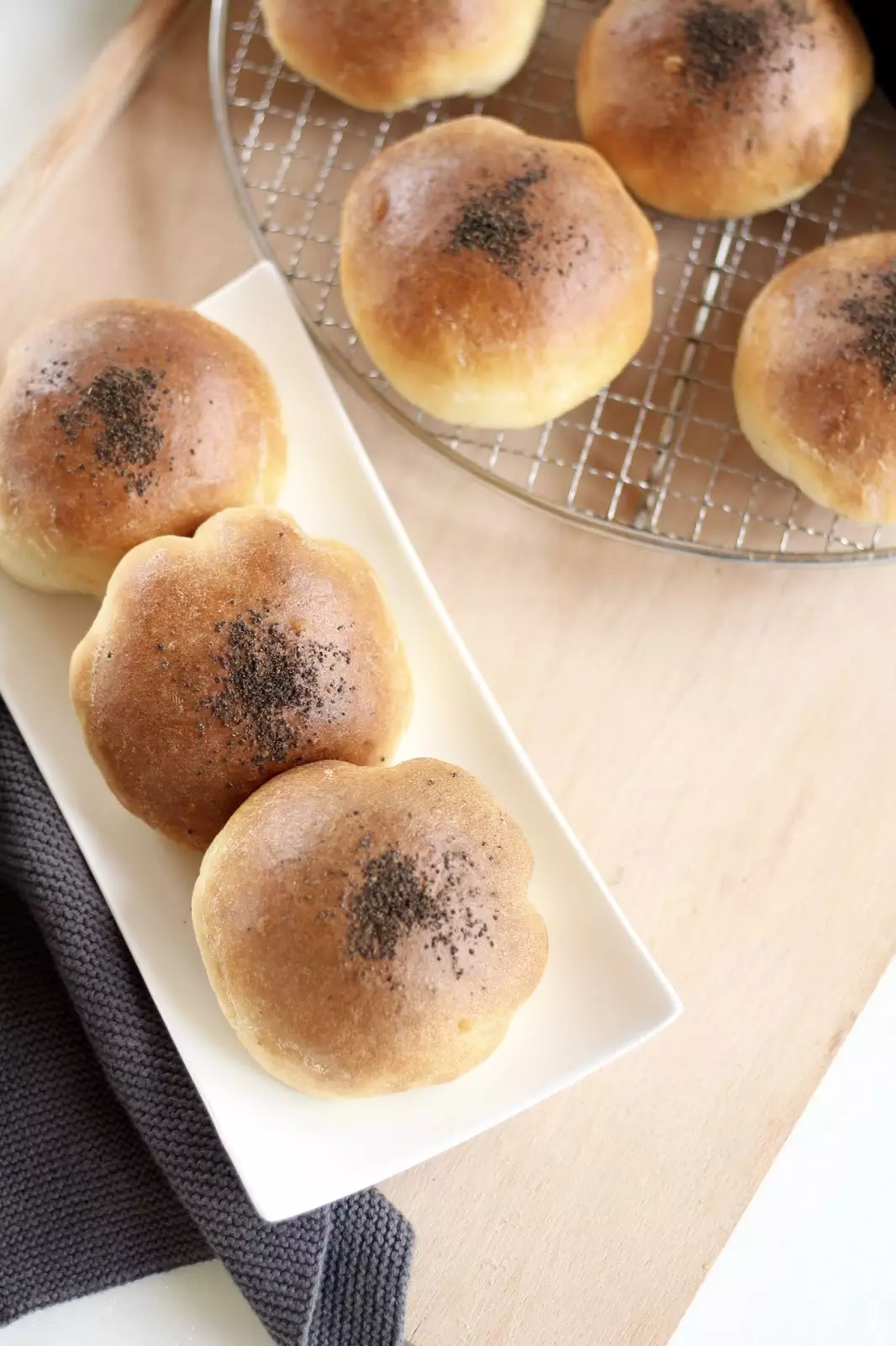 Japanische süße Brötchen gefüllt mit roter Bohnenpaste - Rezept für An Pan