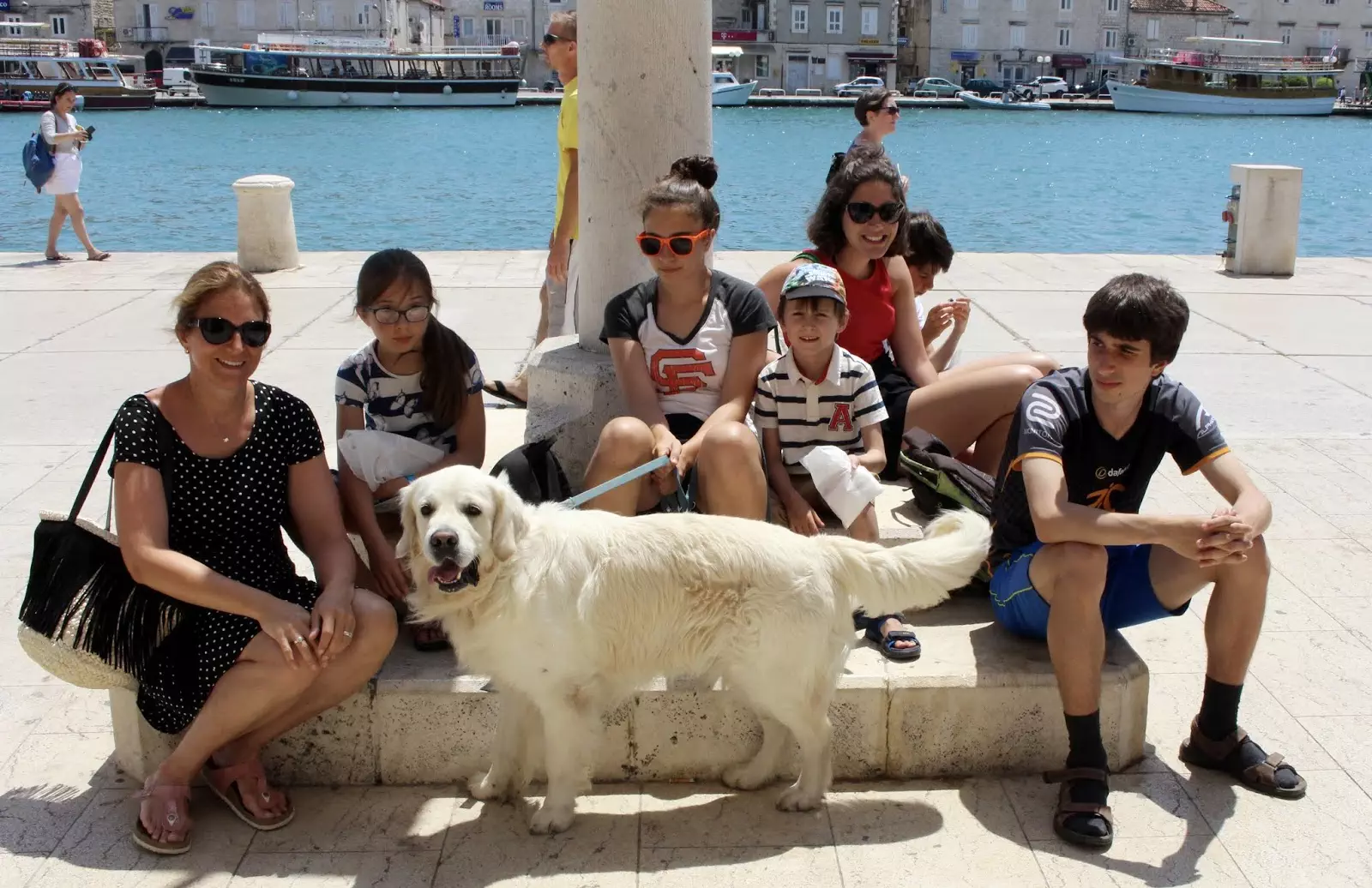 Meine Kinder, Tamino und ich in Trogir am Hafen, Kroatien