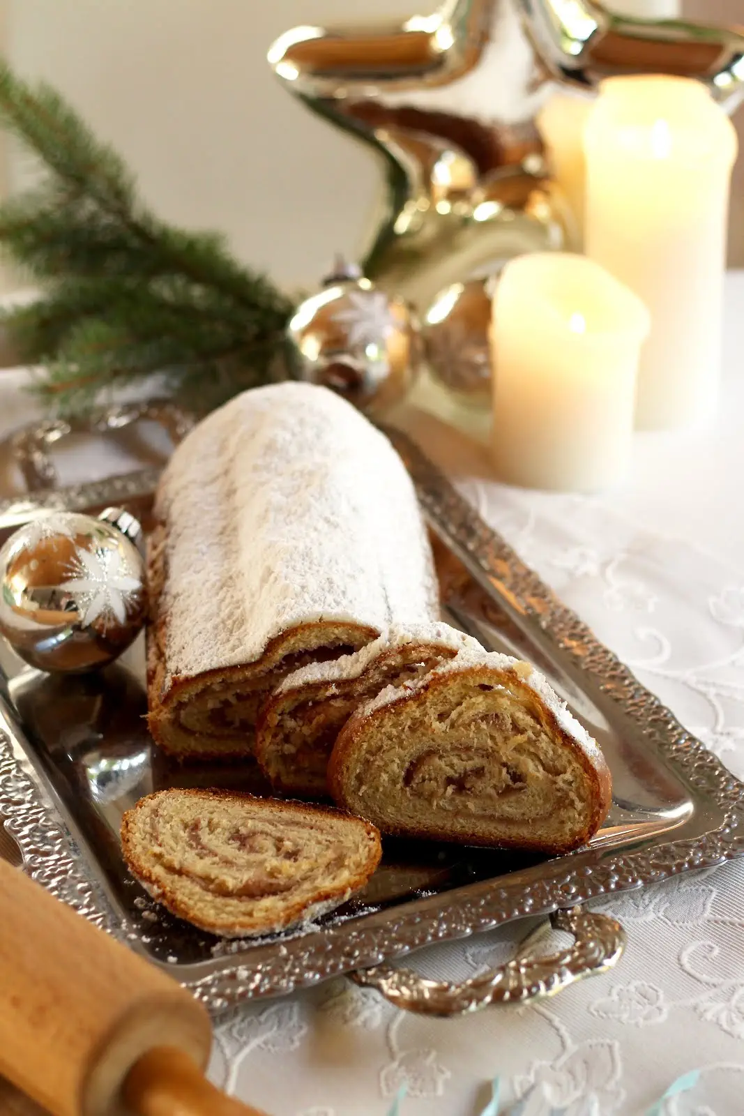 Christstollen mit Marzipan und Himbeerkonfitüre - Rezept und Video von Sugarprincess