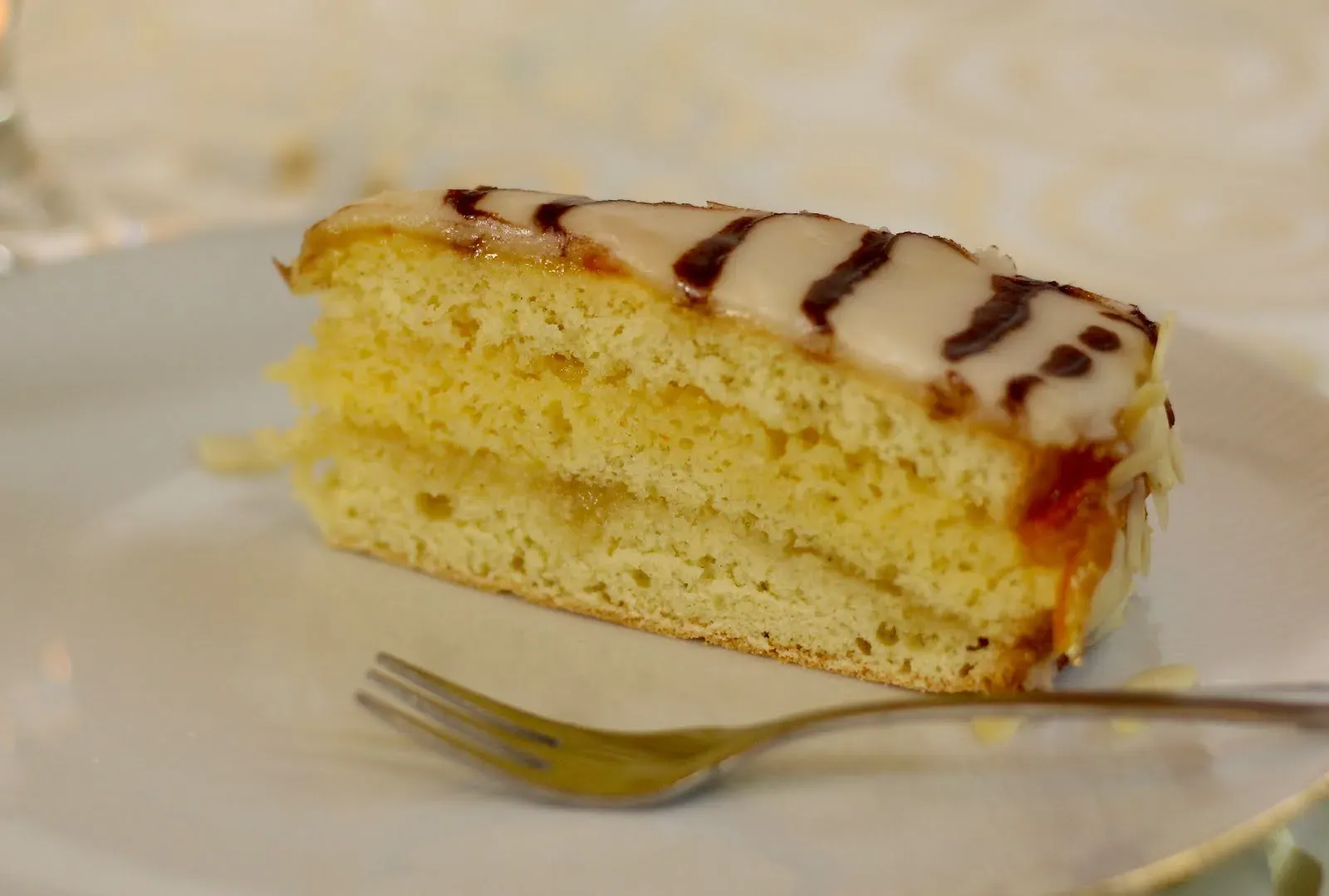 Punschtorte mit Orangenkonfitüre, Rum und Marzipan – Rezept von ...