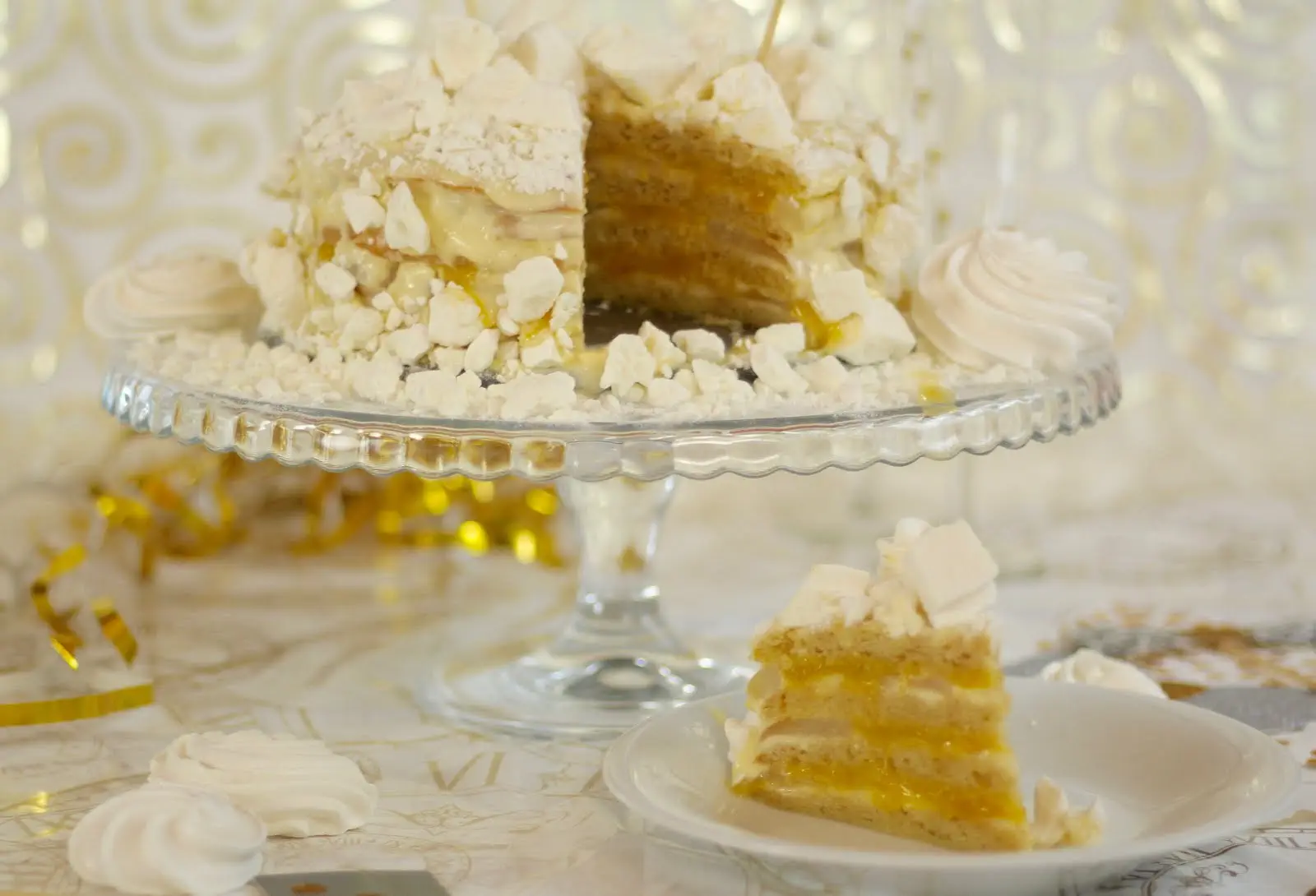 Traumhafte Schneeflockentorte mit Lemon Curd, Baiser und Mascarpone ...