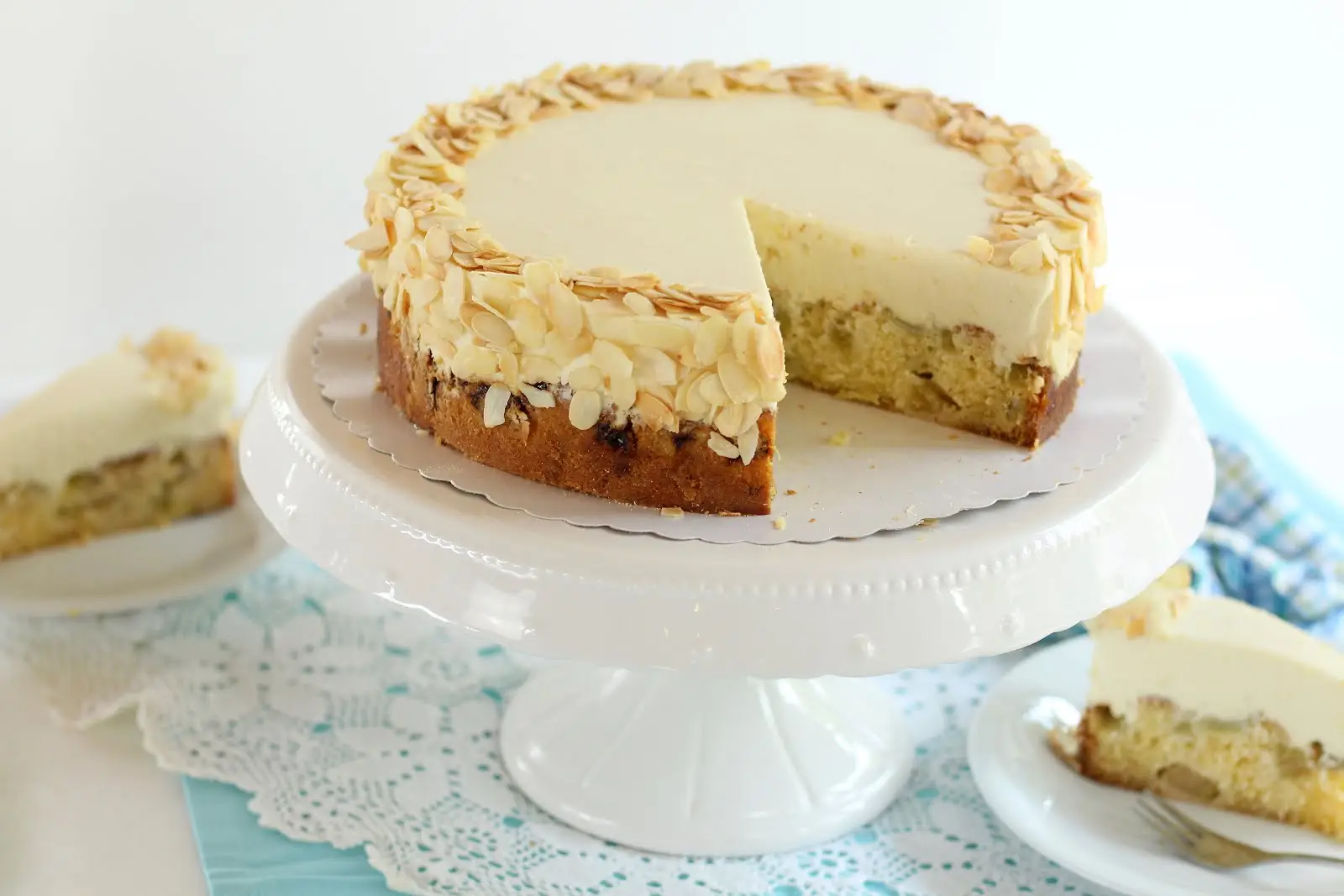 Super cremige, schnelle Rhabarber-Marzipan-Torte | Rezept und Video von Sugarprincess