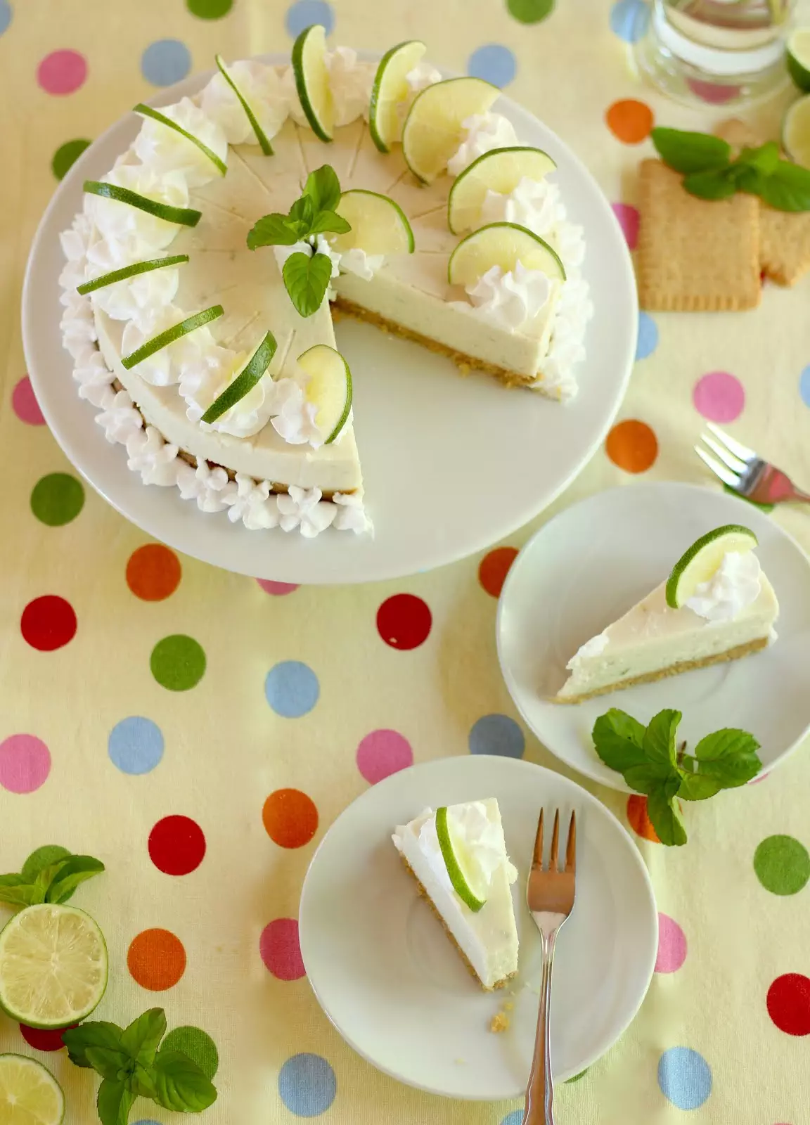 Erfrischende Limetten-Joghurt-Torte ohne Backen - klassisch und vegan | Rezept und Video