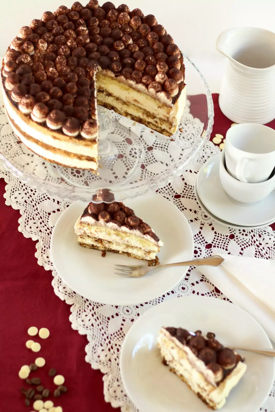 Kaffee-Torte mit weißer Schokosahne | Tiramisu-Torte mit feinem Biskuit | Rezept und Video von Sugarprincess