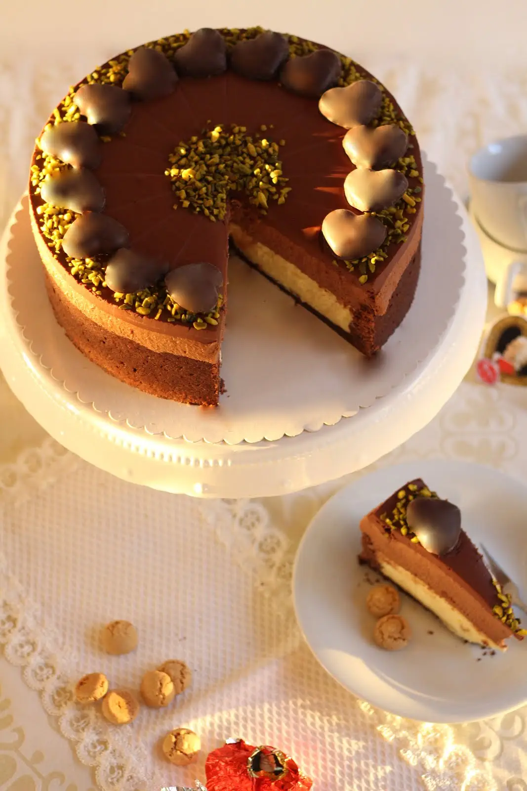Unwiderstehliche Mozart-Torte mit Nougat-Sahne und Marzipan-Quark-Creme | Rezept und Video von Sugarprincess