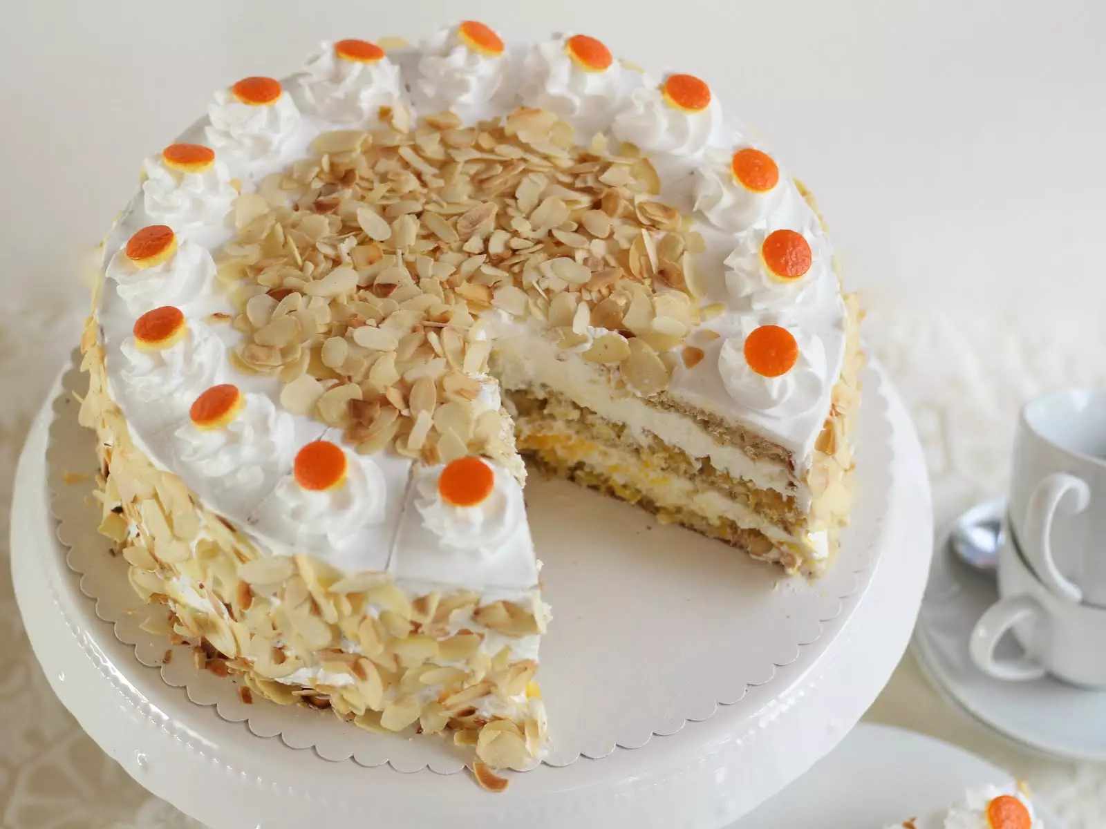 Saftige Orangen-Mandelbiskuit-Torte – Winterzauber-Torte – Rezept und Video