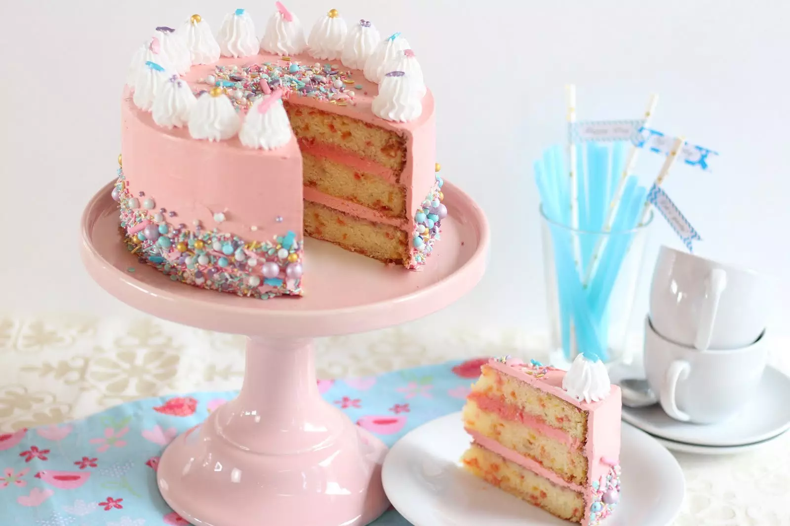 Wunderhübsche amerikanische Konfetti-Geburtstagstorte | Video und Rezept von Sugarprincess
