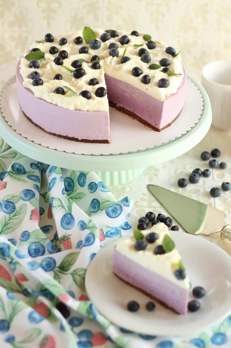 Sommerliche No Bake Blaubeertorte mit Quark-Joghurt-Creme und Sahne | Rezept und Video von Sugarprincess