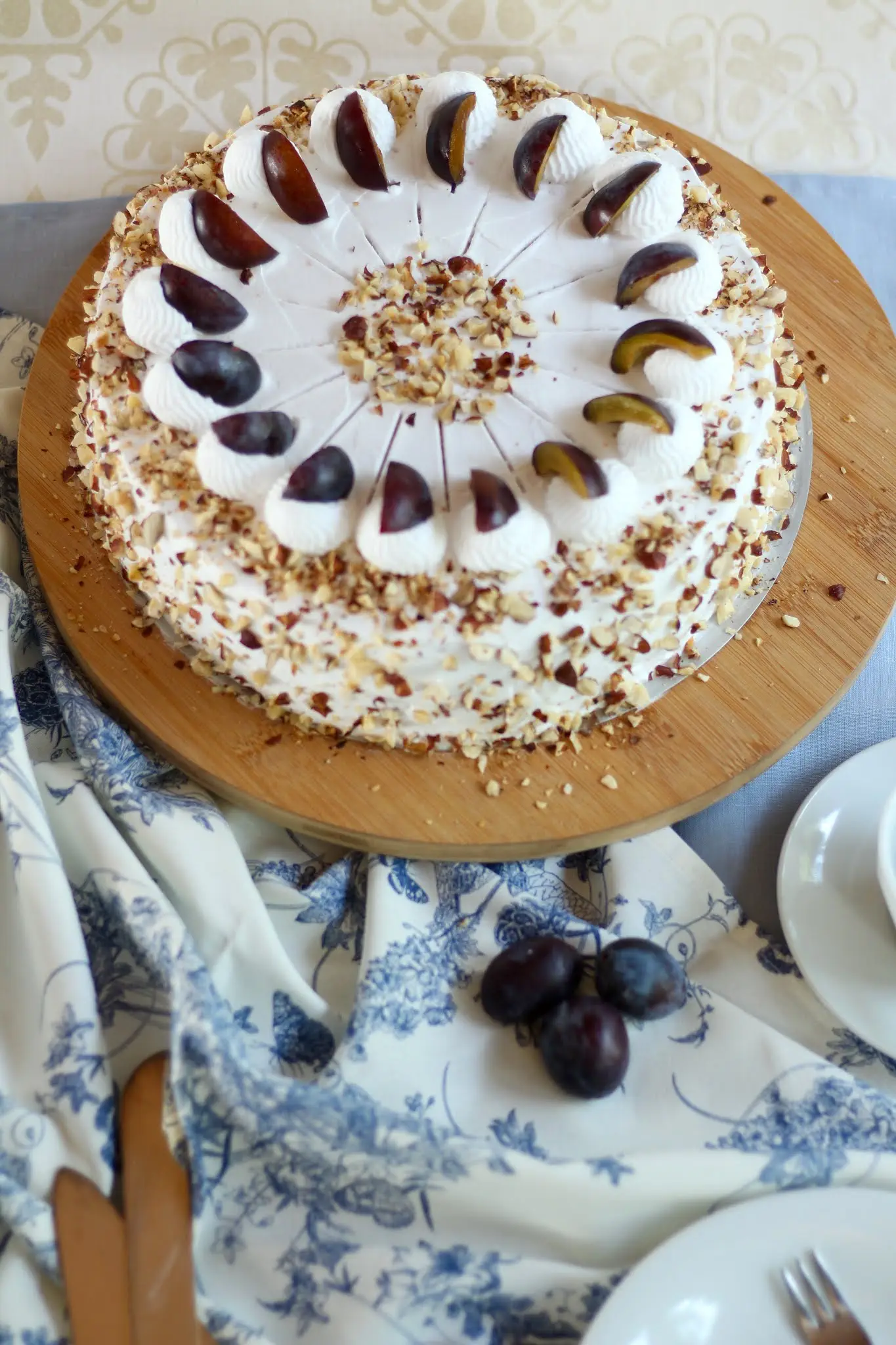Himmlisch herbstliche Zwetschgen Sahne Torte | Rezept und Video von Sugarprincess