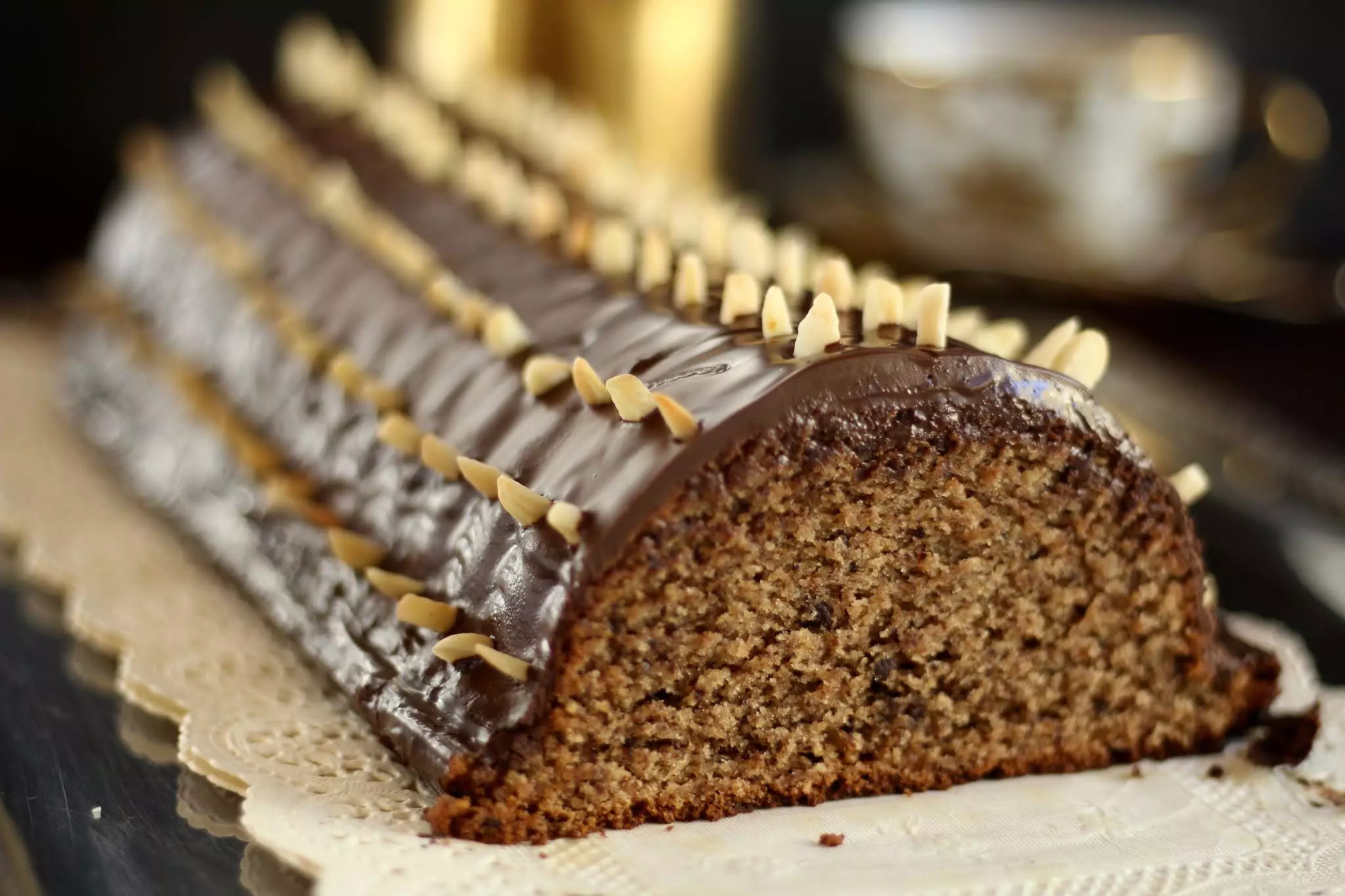 Saftigster Rehrücken Kuchen mit Schokolade und Mandeln | Rezept und Video