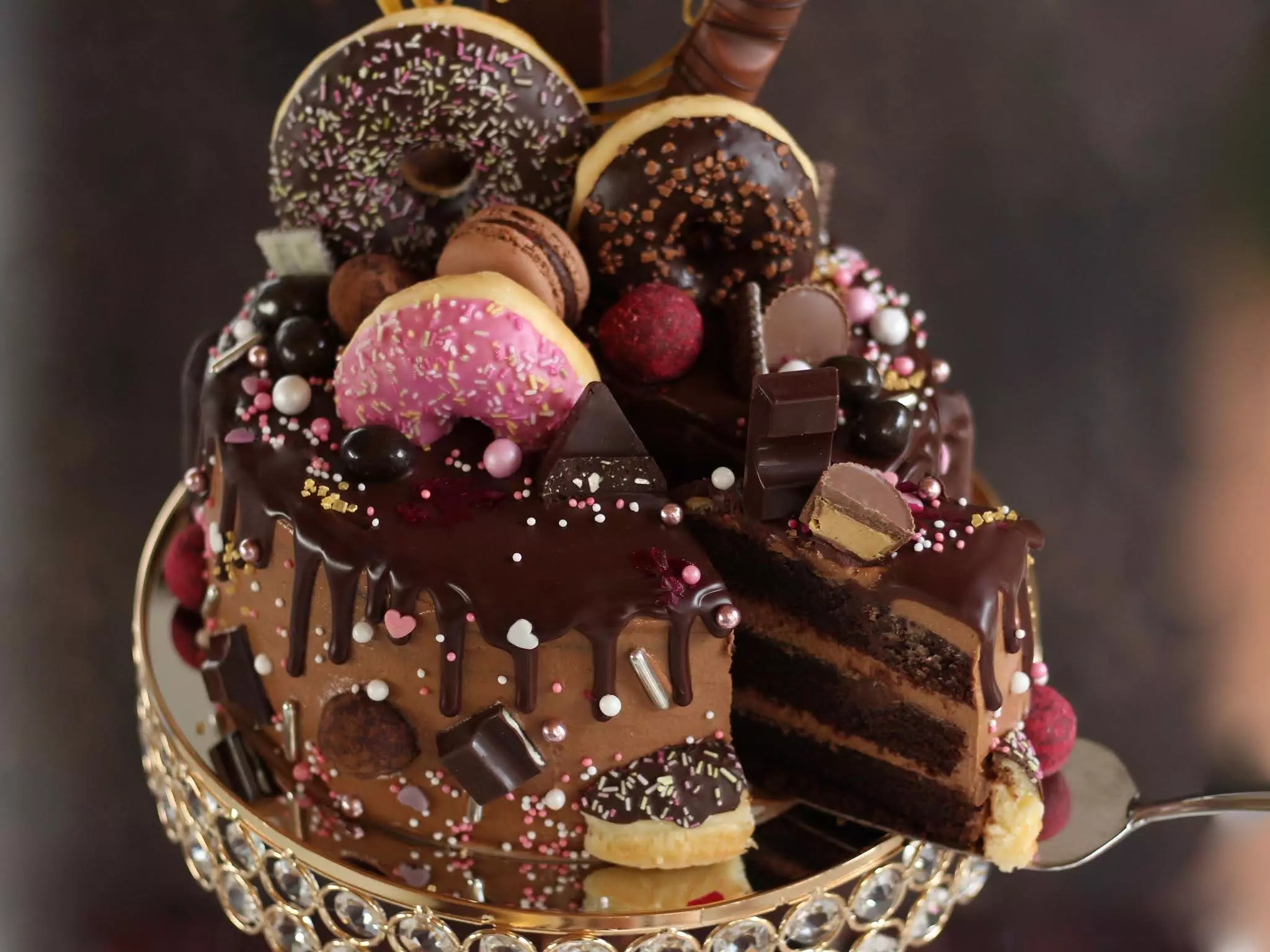 Unglaubliche Schoko-Nutella-Torte mit Drip und Donuts / Best Chocolate Drip Cake | Rezept und Video von Sugarprincess
