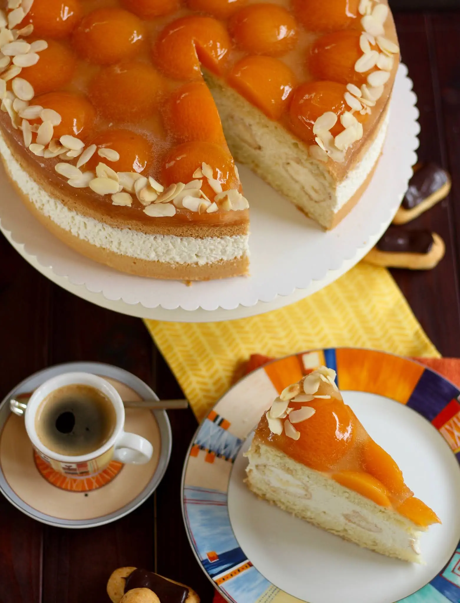 Super schnelle, einfache Windbeutel-Torte mit Aprikosen / Ostertorte ...