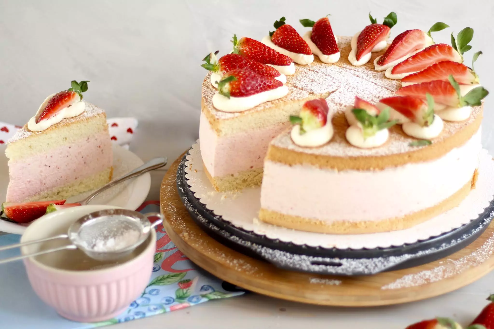 Traumhafte Erdbeer-Käse-Sahnetorte backen! Geburtstagstorte | Rezept und Video von Sugarprincess