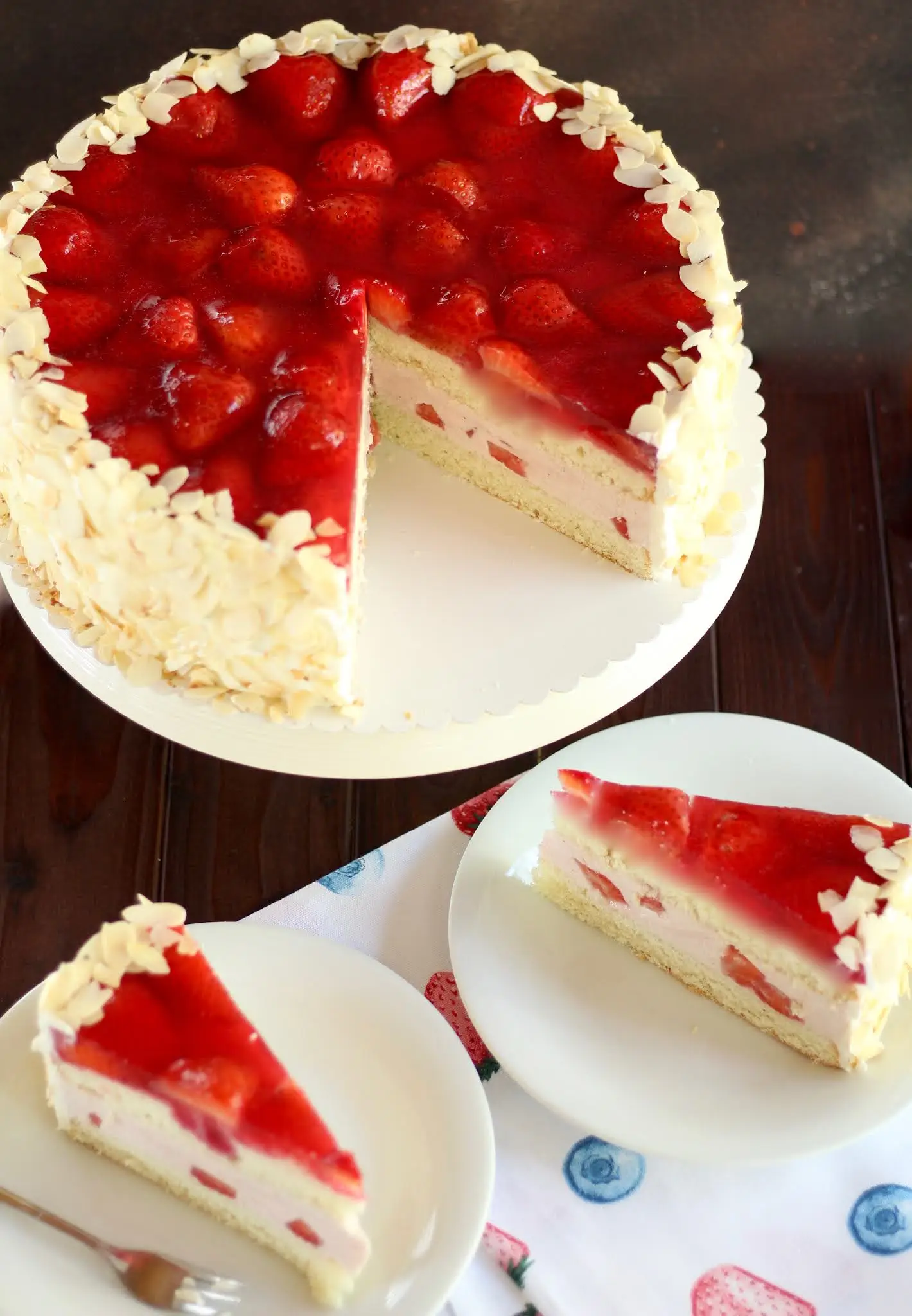 Die klassische Erdbeertorte wie vom Konditor selber backen! Wunderschöne Muttertagstorte | Rezept und Video von Sugarprincess
