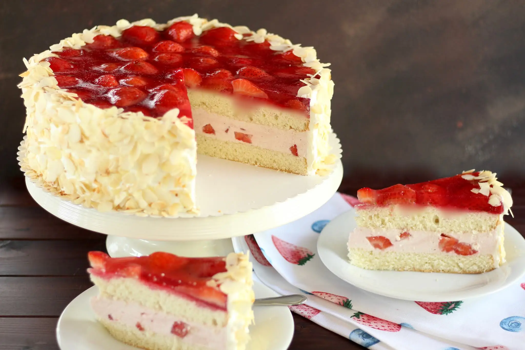 Die klassische Erdbeertorte selber backen! Wunderschöne Muttertagstorte: Hommage an meine Oma | Rezept und Video von Sugarprincess