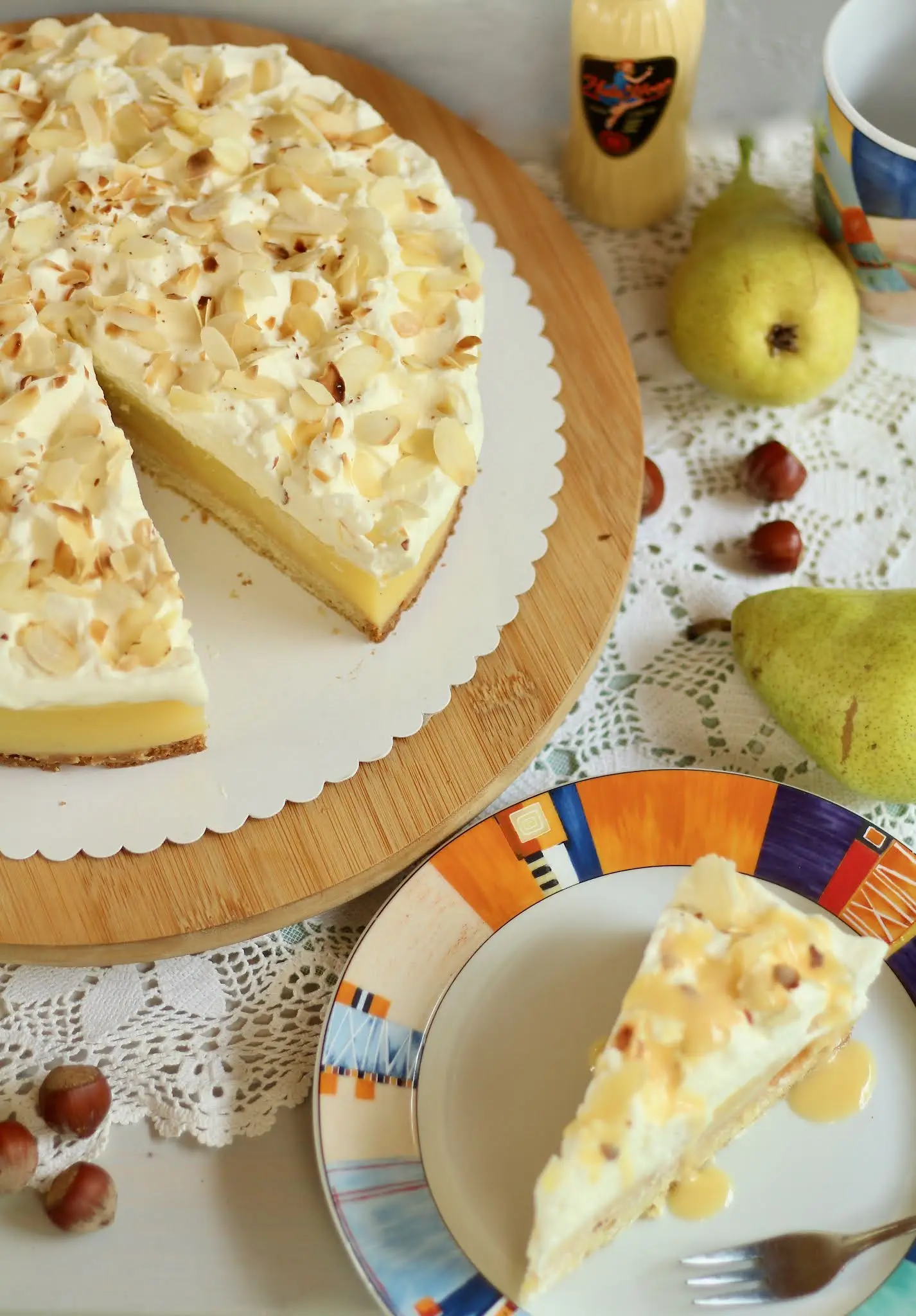 Super leckere Birnen-Wein-Torte mit Knusperboden und Eierlikör Sahne! Super leckere Birnen-Wein-Torte mit Knusperboden und Eierlikör Sahne!