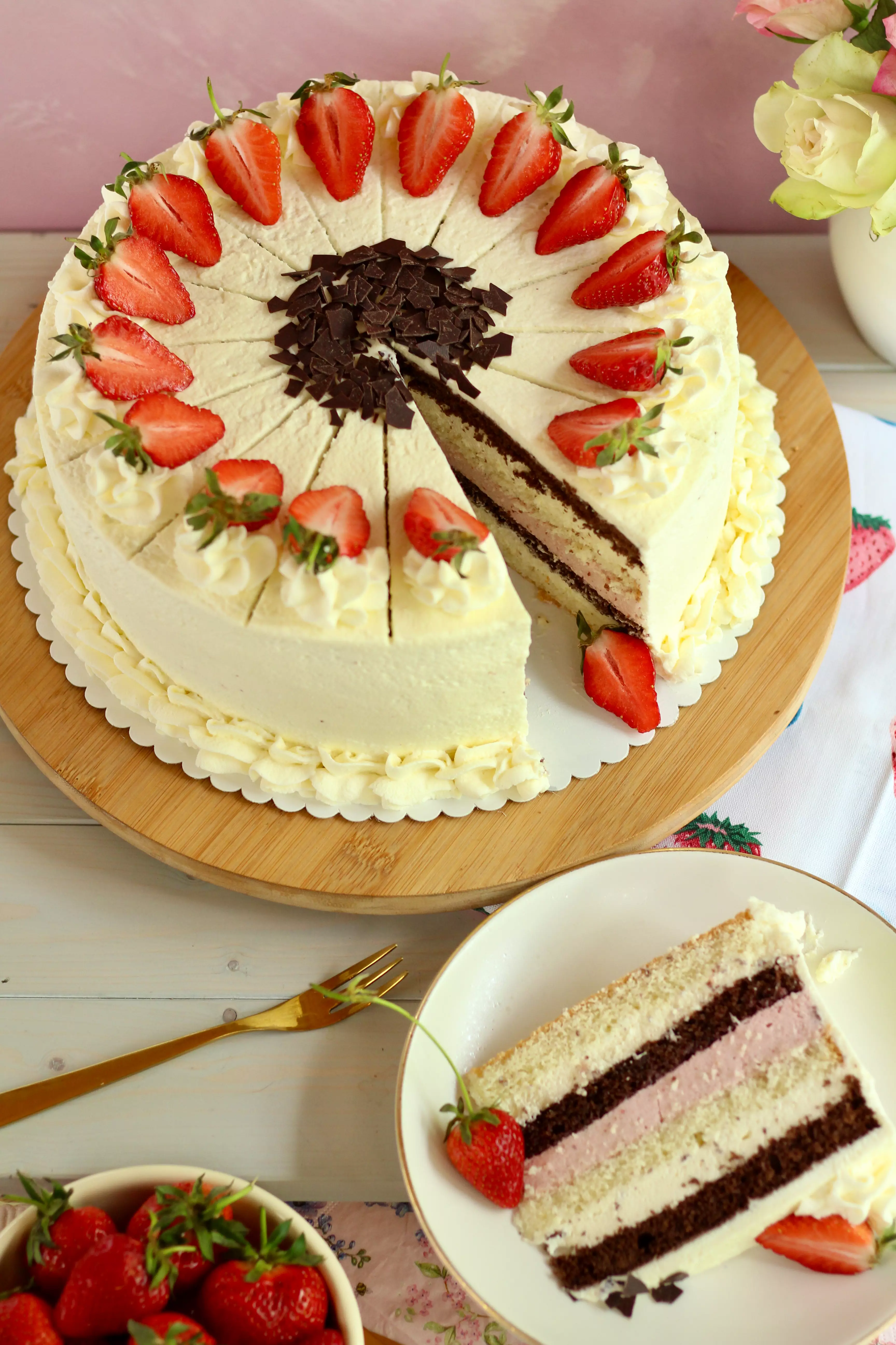 Traumhaft leckere Fürst-Pückler-Torte mit Schoko, Erdbeer und Vanille ...