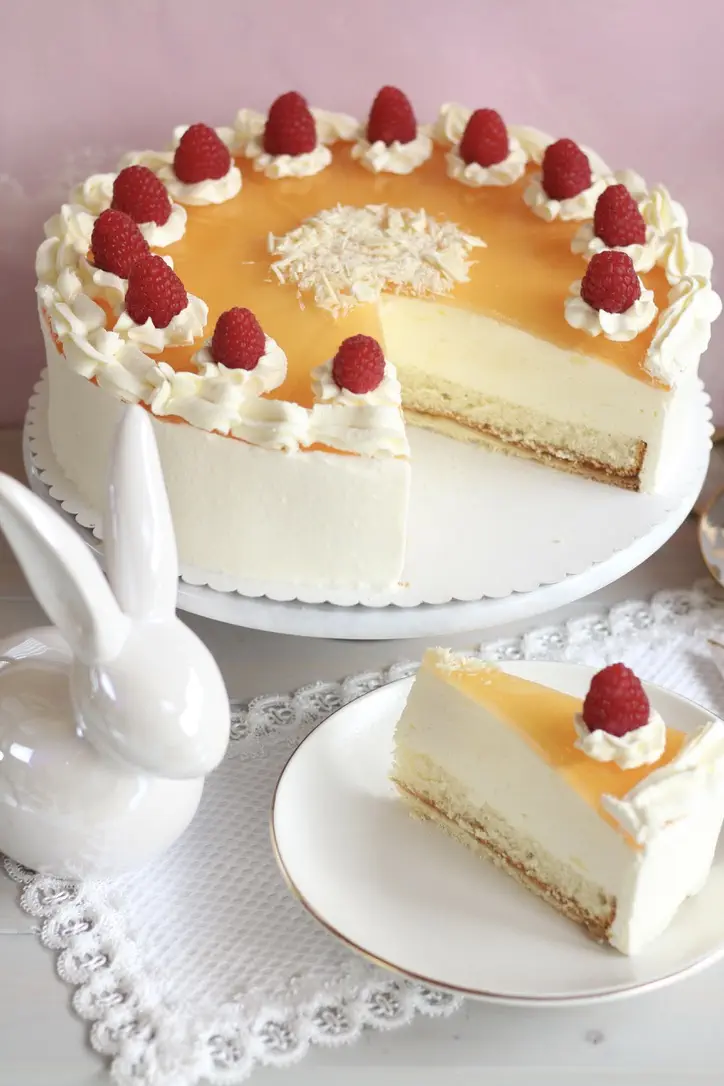 Zauberhafte Zitronen-Sahnetorte mit Himbeeren und Zitronenspiegel 🍋 Ostertorte backen 🍋 Rezept und Video