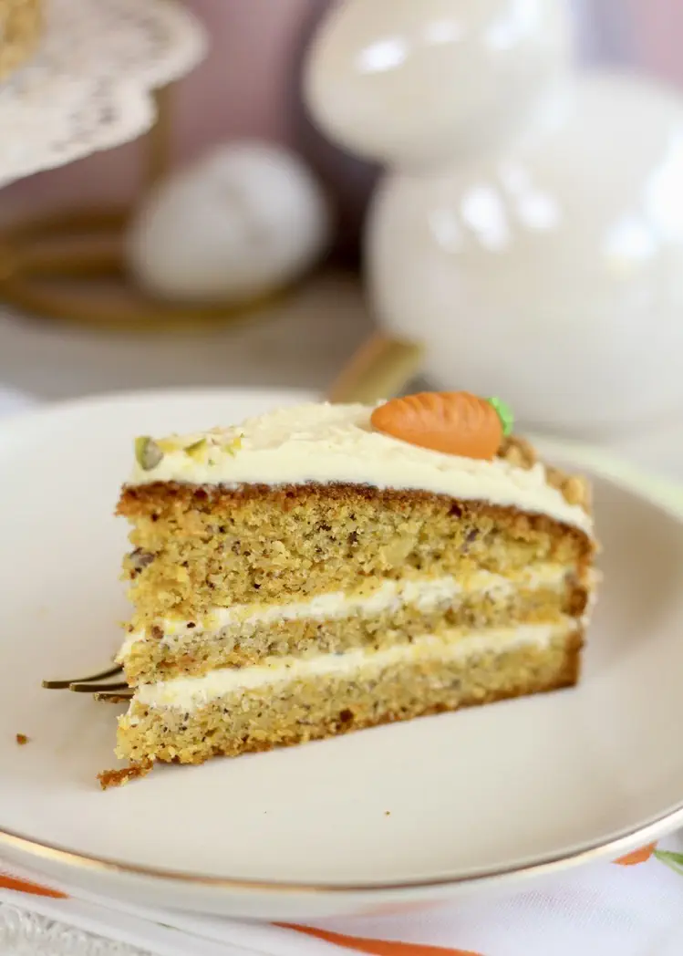 Saftiger Klassiker! Möhrentorte / Karottentorte mit Eierlikör ...